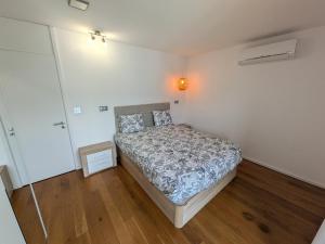 Modern Luxury Flat with Two Ensuite Bedrooms Pool