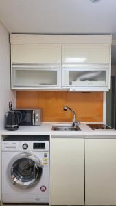 The Mono, 3min walk from Sinchon Station Line2, Entire Private Studio #신촌 #연대 #홍대