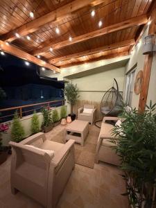 Modern Penthouse with outdoor Living and Views