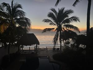 Villa Karina-Luxury Beachfront Retreat