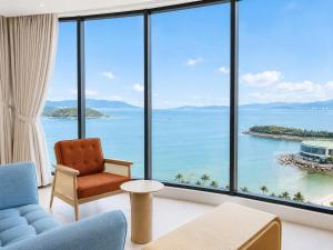An apartment with a panorama sea view at Paramount tower