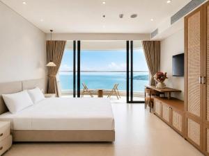 An apartment with a panorama sea view at Paramount tower