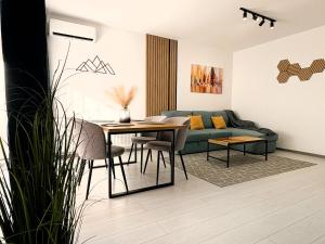 Bright & Quiet Mountain Brasov - private parking