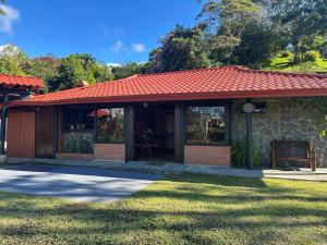 Posada de Leda y Jose, Casa de campo en la zona de Santa Cruz de Turrialba