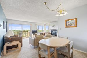 Ocean View Family Suite - Full Kitchen - Sleeps 8 - Pool and Hot Tub