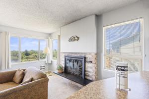 Ocean View Family Suite - Full Kitchen - Sleeps 8 - Pool and Hot Tub