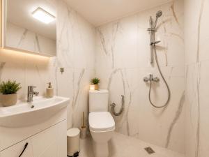 Boutique 1BR | City Center & Sea Garden
