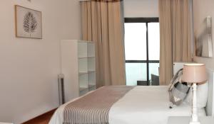 Spacious house with sea view in Caniço + private pool