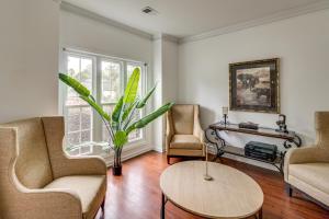 8 Mi to Marietta: Spacious Powder Springs Home