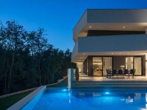 55 with pool and spa