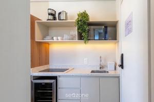 Studio em Cond. c Garagem e Vista Cid. UST0508