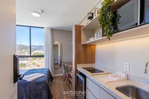 Studio em Cond. c Garagem e Vista Cid. UST0508