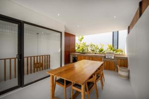 Six Palm 3 - 2BR Villa Rooftop Near Padang Beach