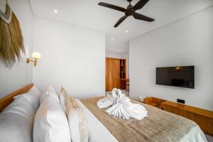 Six Palm 3 - 2BR Villa Rooftop Near Padang Beach