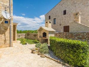 Villa in Privlaka with swimming pool