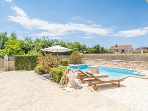 Villa in Privlaka with swimming pool