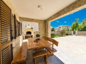 Villa in Privlaka with swimming pool