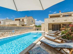 Villa in Privlaka with swimming pool