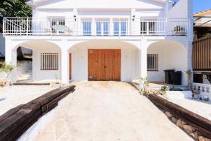 Family Villa with Sea View 300m to the Beach