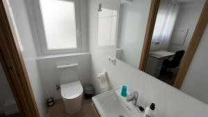 Family house in Benimaclet, 9 Pax, 5 AC, 5 TV