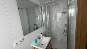 Family house in Benimaclet, 9 Pax, 5 AC, 5 TV