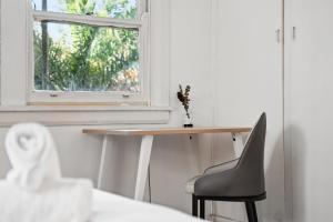 Double Bed Room - Easy Commute to Hurstville Station - Shared Bathroom