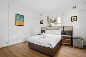 Double Bed Room - Easy Commute to Hurstville Station - Shared Bathroom