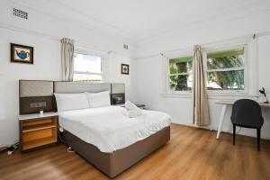 Double Bed Room - Easy Commute to Hurstville Station - Shared Bathroom