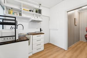 Double Bed Room - Easy Commute to Hurstville Station - Shared Bathroom