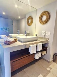 Luxurious Romantic Getaway decorations upon request