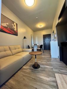 Havenest Gentry Manor 1BR with Pool, near Okada and MOA