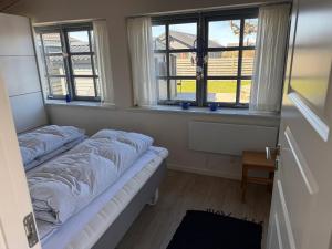 Lovely Cottage Near Beautiful Bathing Beach