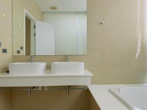 5 Minutes to Naiharn Beach, Private, Quiet and Cozy