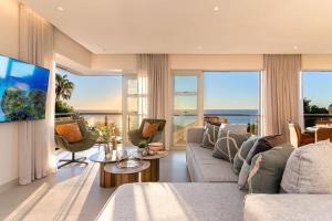 Lisburn on Clifton Villa - Ocean Views Sleeps 15