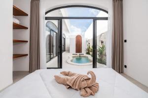 Villa Tombak - A Stylish & Modern 2BR Villa