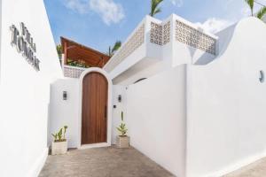 Villa Tombak - A Stylish & Modern 2BR Villa
