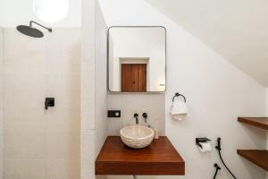 Villa Tombak - A Stylish & Modern 2BR Villa