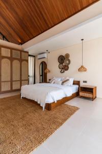 Serene Jungle Villa Private Pool and Work Space