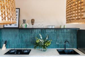 Brand-New Suites with Pool Minutes from Beach