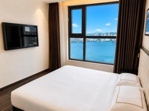 The Sapphire Ha Long - Ocean View Apartment - Pool