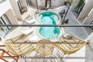 Wooden Charm 1BR Apartment with Pool at Balangan