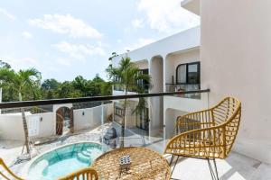 Wooden Charm 1BR Apartment with Pool at Balangan