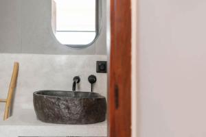 Wooden Charm 1BR Apartment with Pool at Balangan