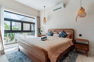 Wooden Charm 1BR Apartment with Pool at Balangan