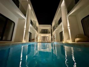 Chic 1BR Apt Near Nelayan Reef