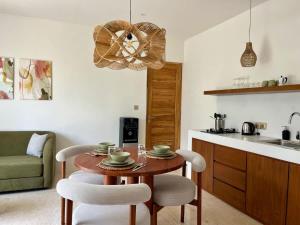 Chic 1BR Apt Near Nelayan Reef