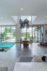 Tropical Villa near Canggu with Rice Field Views