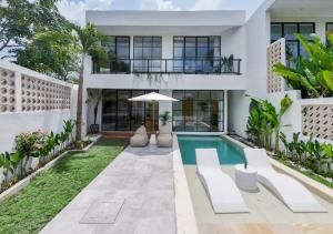 Tropical Villa near Canggu with Rice Field Views