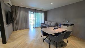 Premium 1BR at The Legendary Bangtao