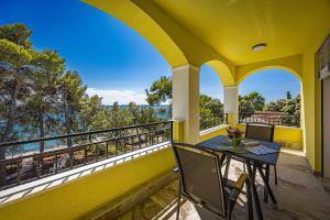 Beachfront Villa Nella